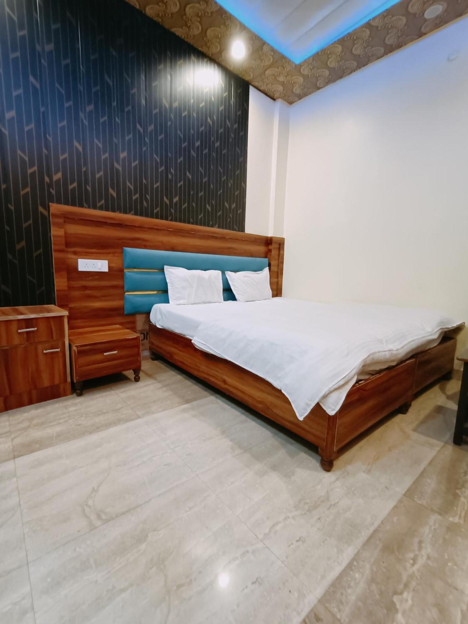 Hotel Picasso Varanasi Prime Location Exterior photo